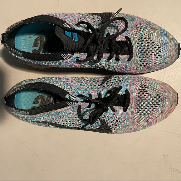 Nike Rainbow Flyknit Racers - Picture 3 of 4